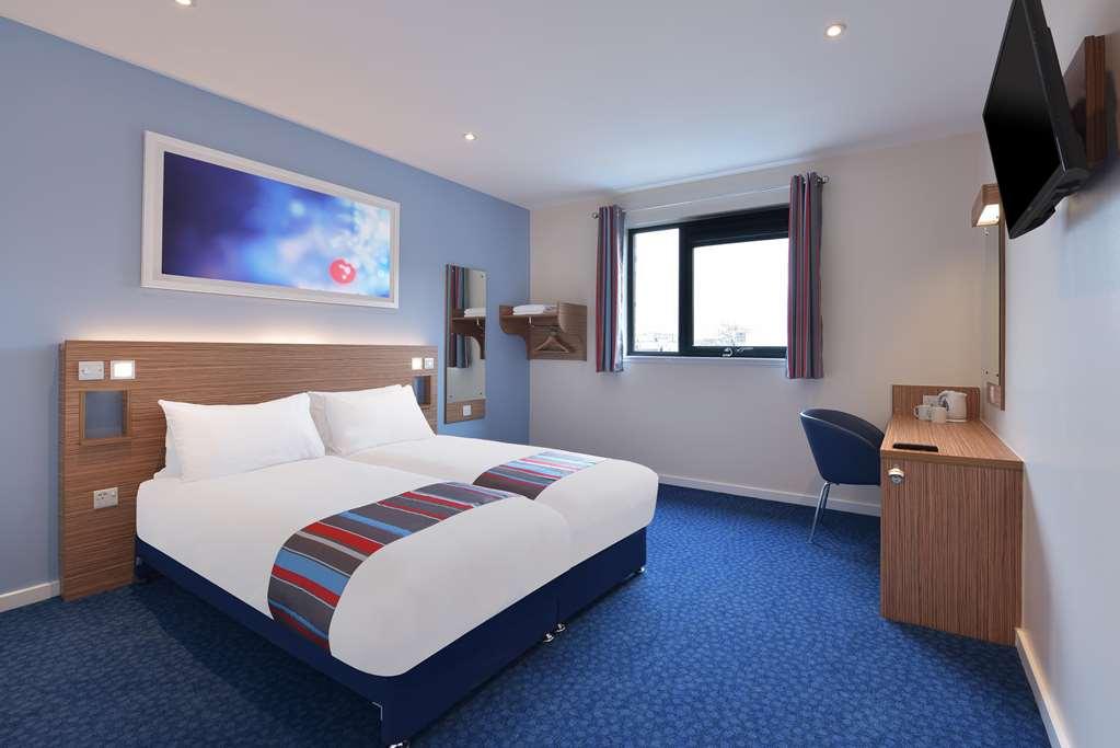 Travelodge Chester Central Room photo