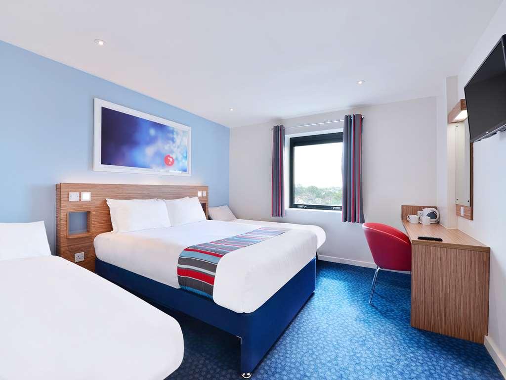 Travelodge Chester Central Room photo