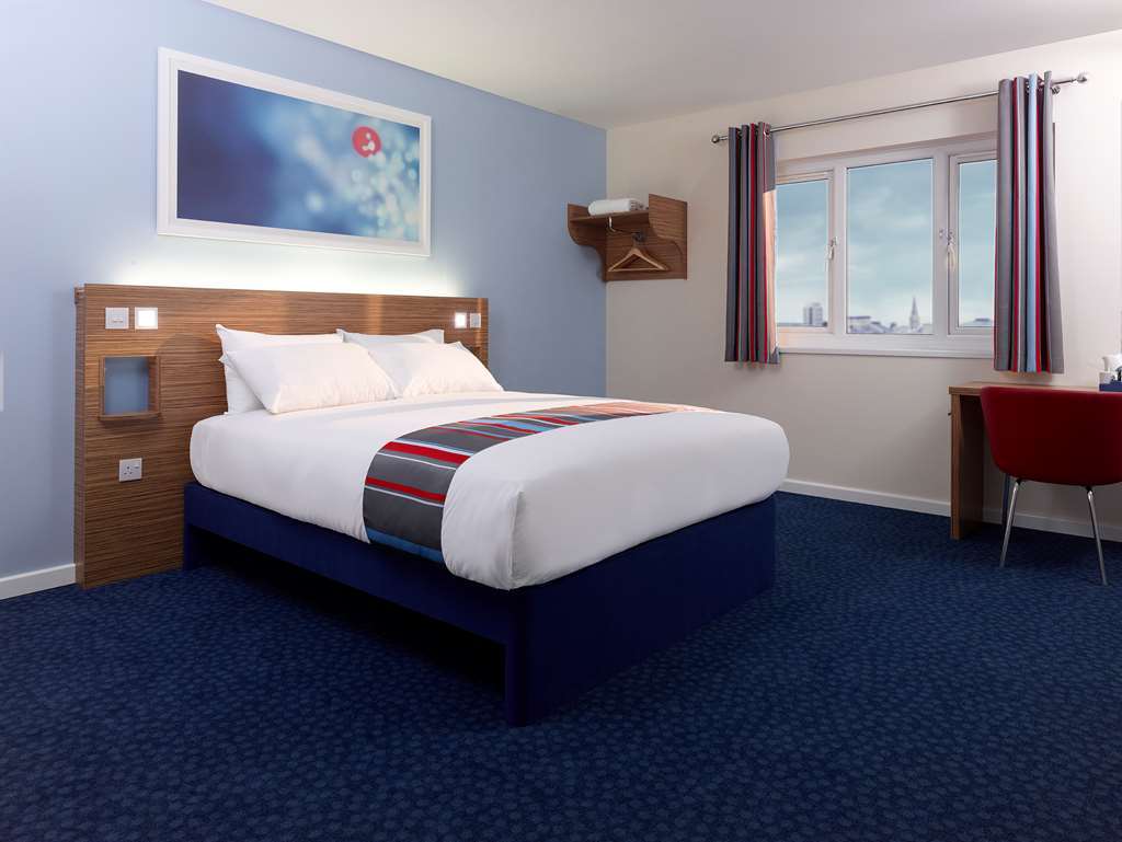 Travelodge Chester Central Room photo